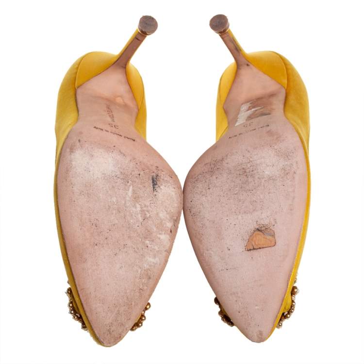 Pre Owned Manolo Blahnik Yellow Satin Hangisi Pumps Size 35