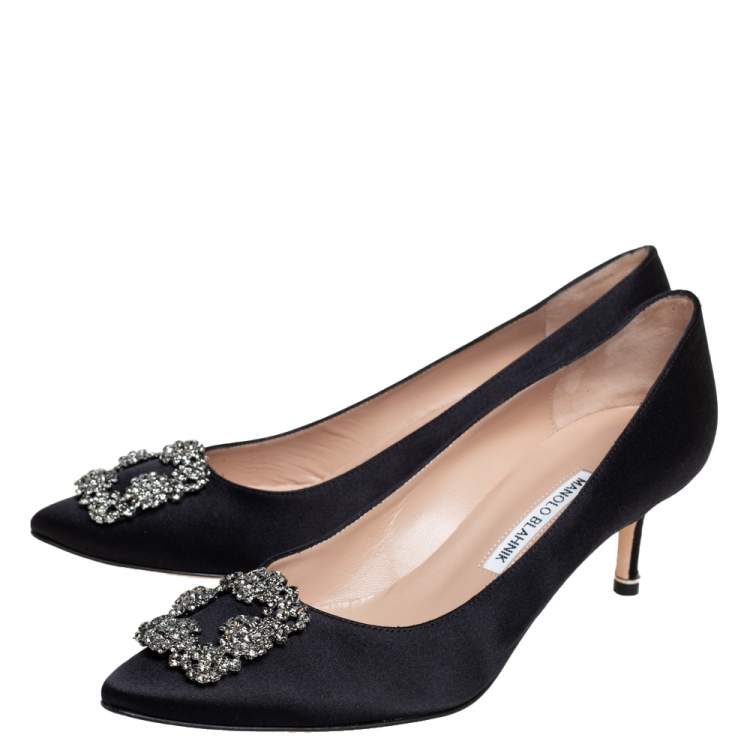 مملوكة مسبقًا Manolo Blahnik Black Satin Hangisi Crystal Embellished Pumps Size 40.5