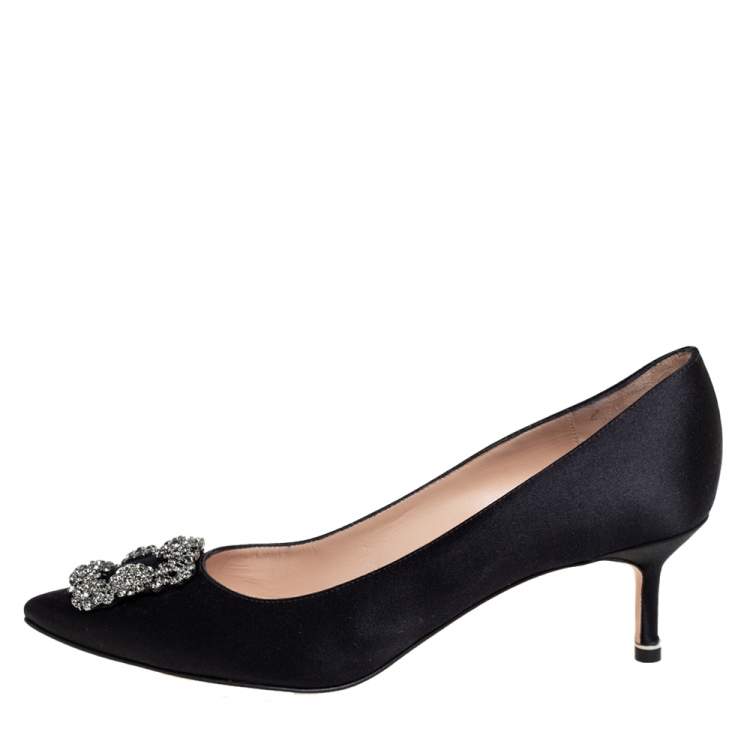 مملوكة مسبقًا Manolo Blahnik Black Satin Hangisi Crystal Embellished Pumps Size 40.5