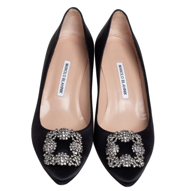 مملوكة مسبقًا Manolo Blahnik Black Satin Hangisi Crystal Embellished Pumps Size 40.5