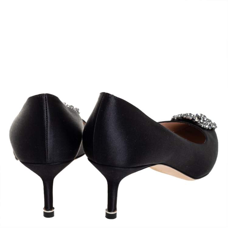 مملوكة مسبقًا Manolo Blahnik Black Satin Hangisi Crystal Embellished Pumps Size 40.5