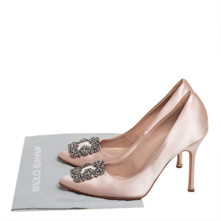 مملوكة مسبقًا Manolo Blahnik Beige Satin Hangisi Pumps Size 38