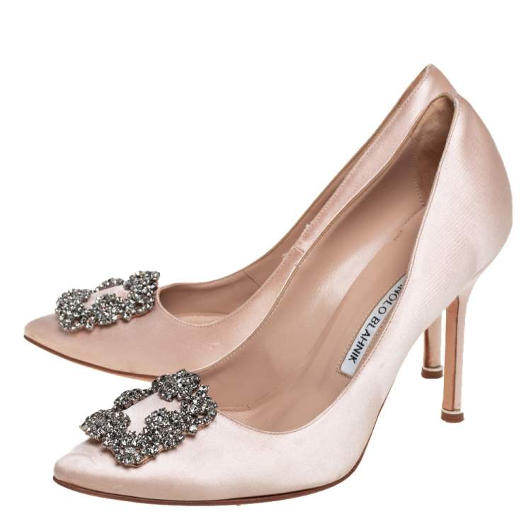 مملوكة مسبقًا Manolo Blahnik Beige Satin Hangisi Pumps Size 38