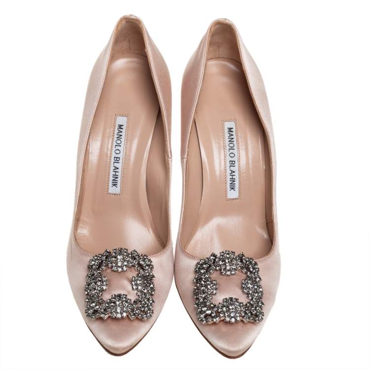 مملوكة مسبقًا Manolo Blahnik Beige Satin Hangisi Pumps Size 38