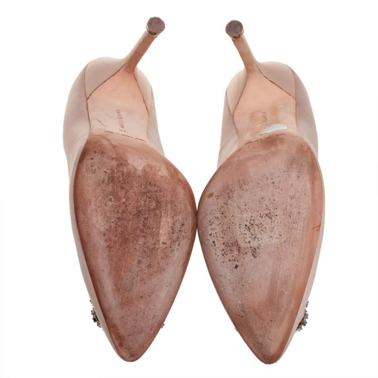 مملوكة مسبقًا Manolo Blahnik Beige Satin Hangisi Pumps Size 38