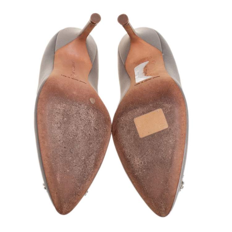 Pre Owned Manolo Blahnik Grey Satin Hangisi Pumps Size 37