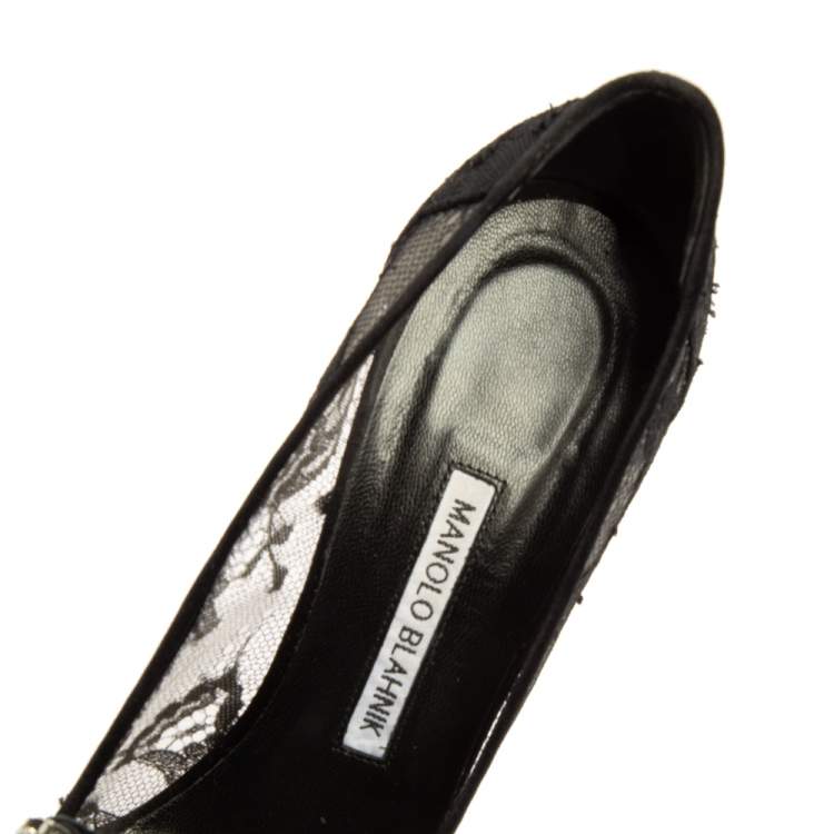 مملوكة مسبقًا Manolo Blahnik Black Lace Borlak Pointed Toe Pumps Size 39.5