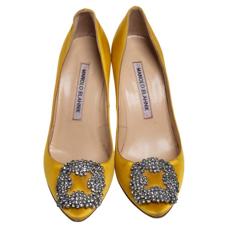Pre Owned Manolo Blahnik Yellow Hangisi Crystal Embellished Pumps Size 34