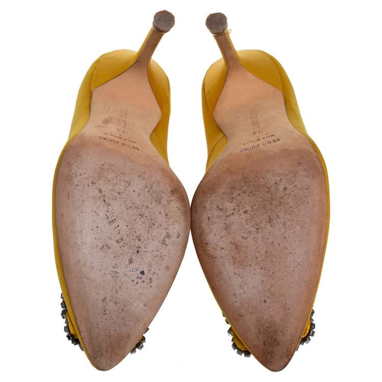 Pre Owned Manolo Blahnik Yellow Hangisi Crystal Embellished Pumps Size 34