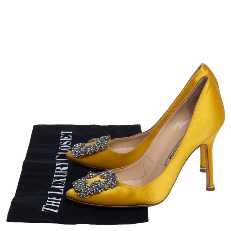 Pre Owned Manolo Blahnik Yellow Hangisi Crystal Embellished Pumps Size 34