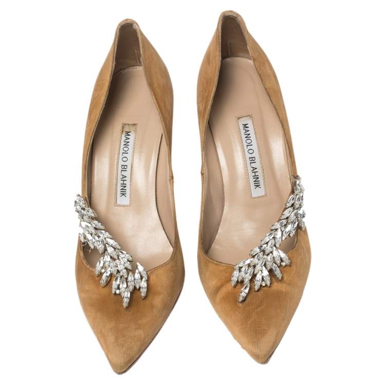 Pre Owned Manolo Blahnik Gold Satin Nadira Crystal Embellished Pointed Toe Pumps Size 37