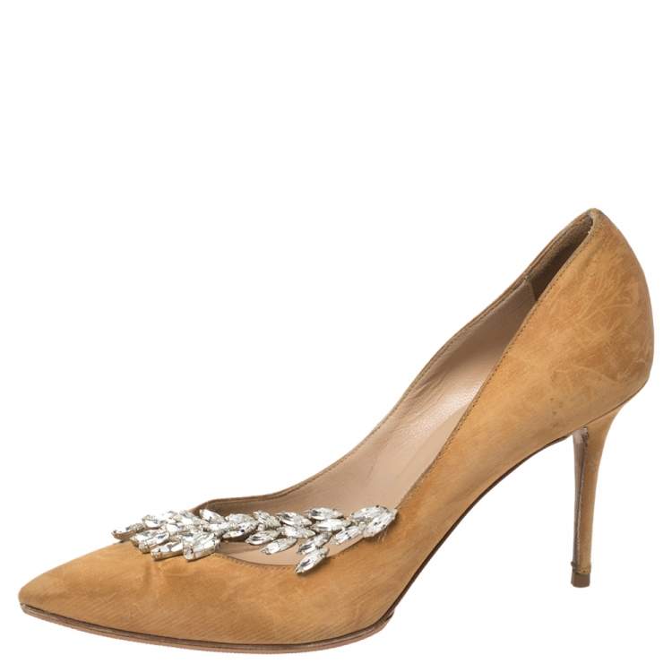 Pre Owned Manolo Blahnik Gold Satin Nadira Crystal Embellished Pointed Toe Pumps Size 37