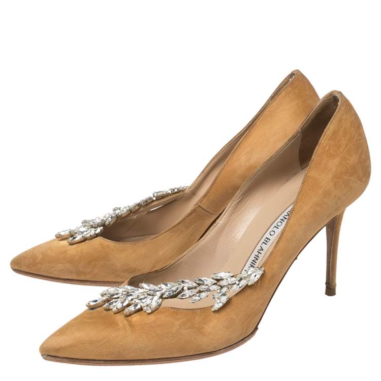 Pre Owned Manolo Blahnik Gold Satin Nadira Crystal Embellished Pointed Toe Pumps Size 37