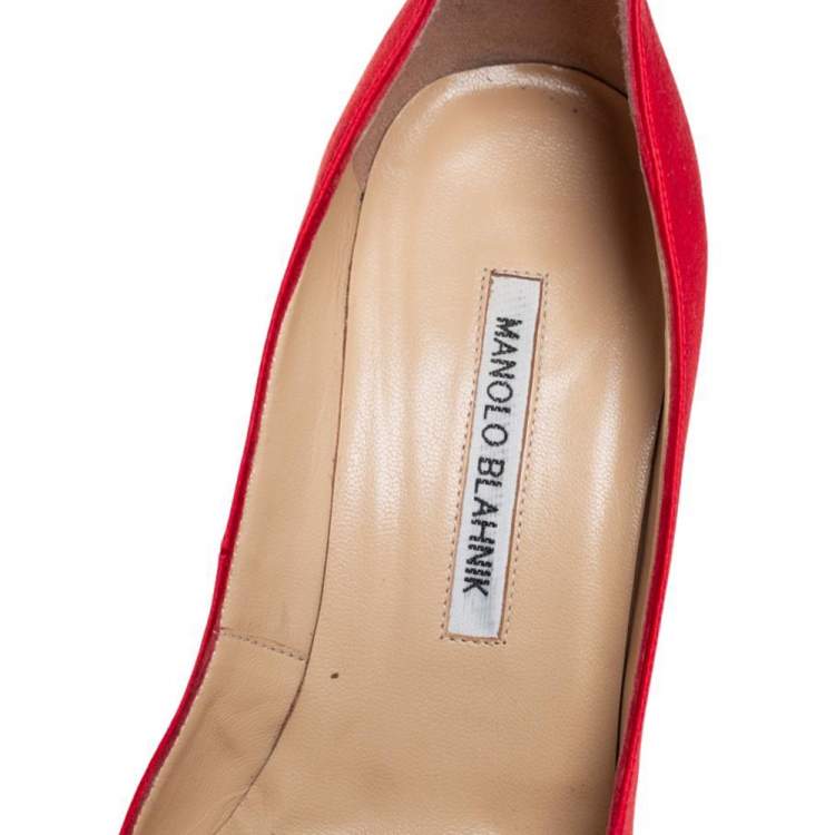 Pre Owned Manolo Blahnik Red Satin Hangisi Embellished Pointed Toe Pumps Size 38.5