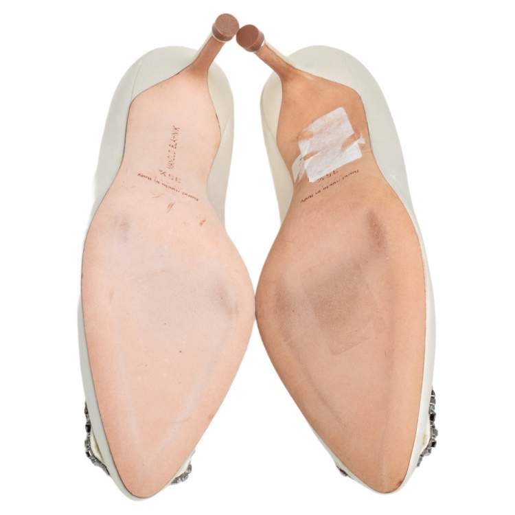 Pre Owned Manolo Blahnik Off White Satin Hangisi Embellished Pumps Size 35.5
