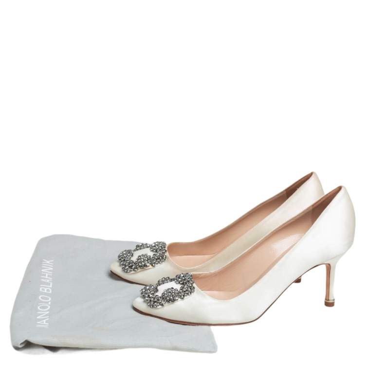 Pre Owned Manolo Blahnik Off White Satin Hangisi Embellished Pumps Size 35.5