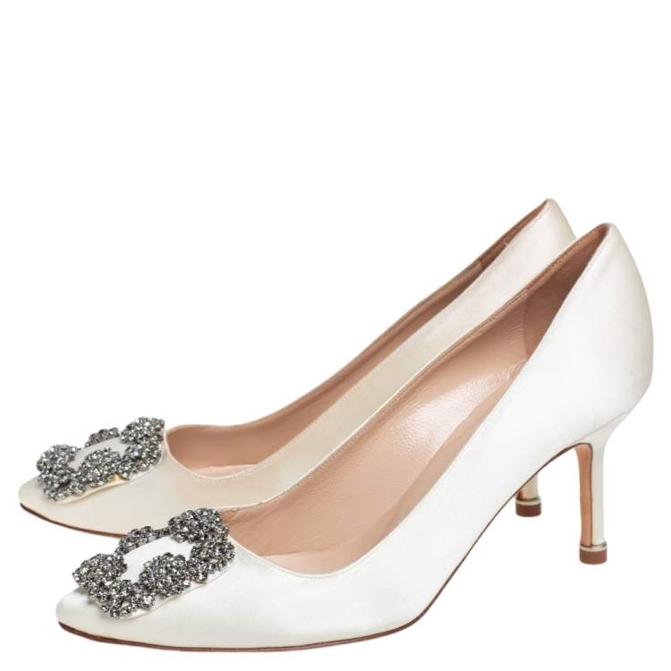 Pre Owned Manolo Blahnik Off White Satin Hangisi Embellished Pumps Size 35.5