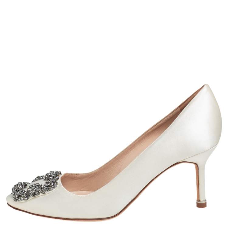 Pre Owned Manolo Blahnik Off White Satin Hangisi Embellished Pumps Size 35.5