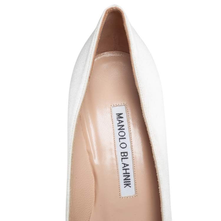 Pre Owned Manolo Blahnik Off White Satin Hangisi Embellished Pumps Size 35.5