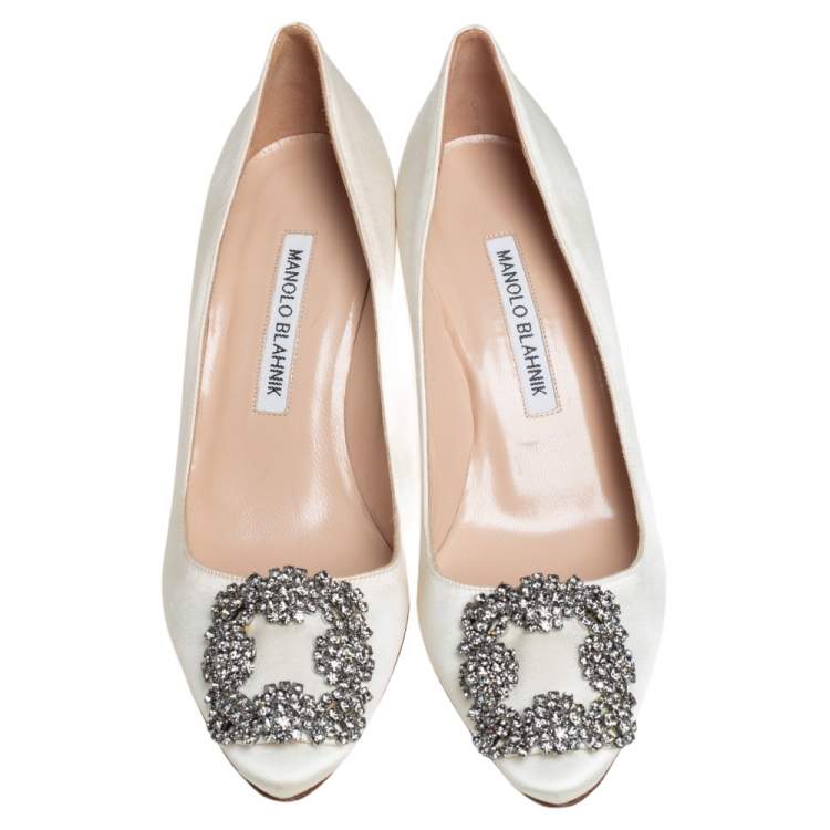 Pre Owned Manolo Blahnik Off White Satin Hangisi Embellished Pumps Size 35.5