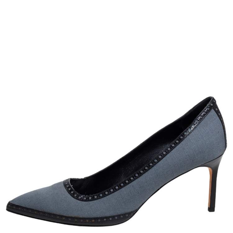 مملوكة مسبقًا Manolo Blahnik Grey Canvas Brogue Trim Pointed Toe Pumps Size 40