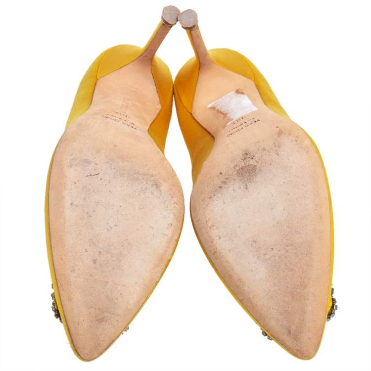 Pre Owned Manolo Blahnik Yellow Satin Hangisi Pumps Size 38.5