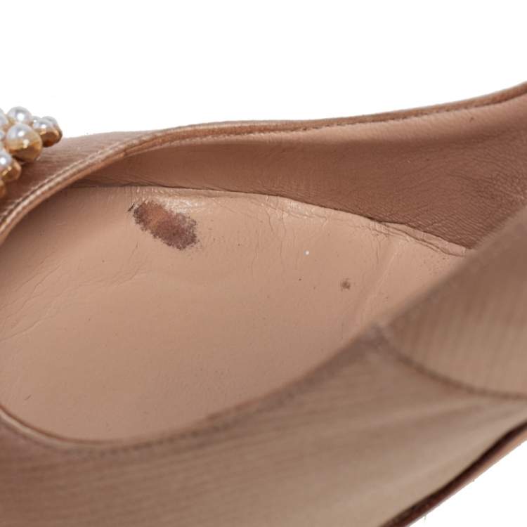 Pre Owned Manolo Blahnik Beige Satin Hangisi Pearl Embellishments Pumps Size 36.5