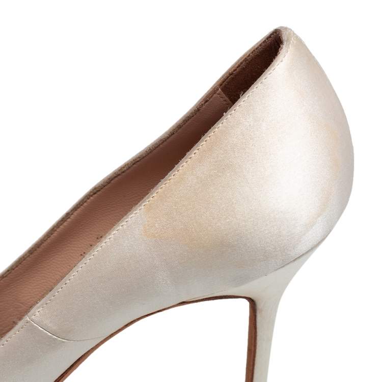 Pre Owned Manolo Blahnik White Satin Hangisi Crystal Embellished Pumps Size 42