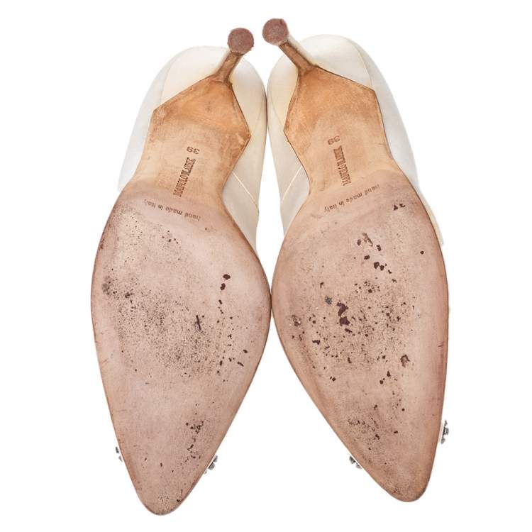Pre Owned Manolo Blahnik White Satin Hangisi Embellished Pumps Size 39