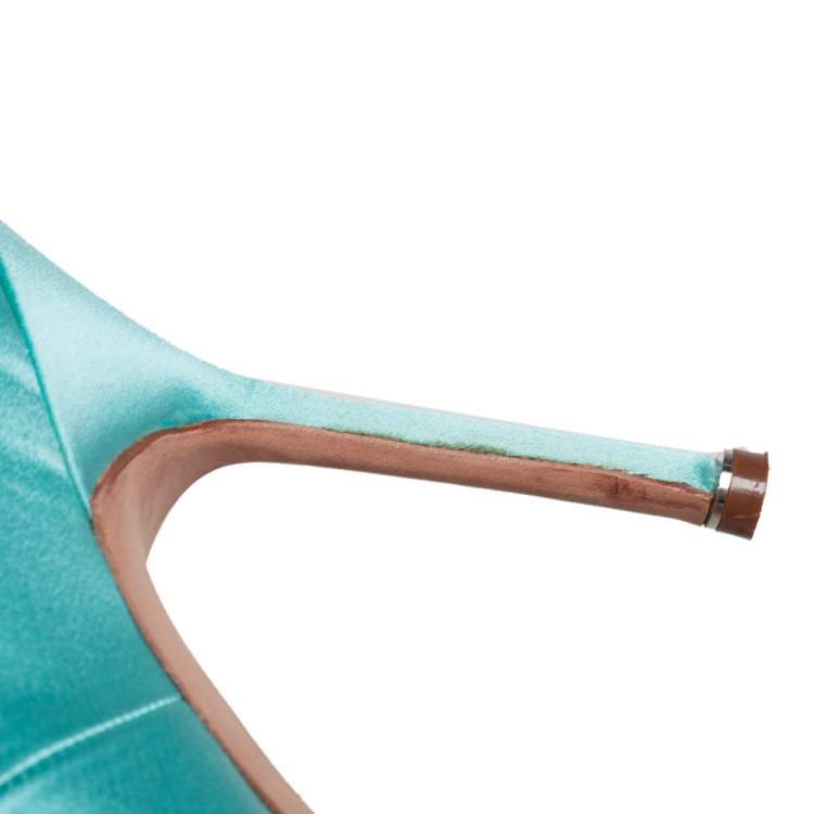 مملوكة مسبقًا Manolo Blahnik Aqua Blue Satin Hangisi Embellished Pointed Toe Pumps Size 41
