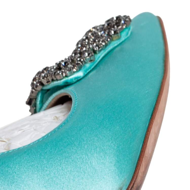 مملوكة مسبقًا Manolo Blahnik Aqua Blue Satin Hangisi Embellished Pointed Toe Pumps Size 41