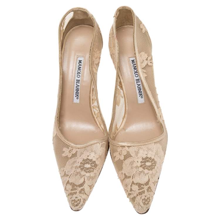 Pre Owned Manolo Blahnik Cream Lace and Satin Pointed Toe Pumps Size 37