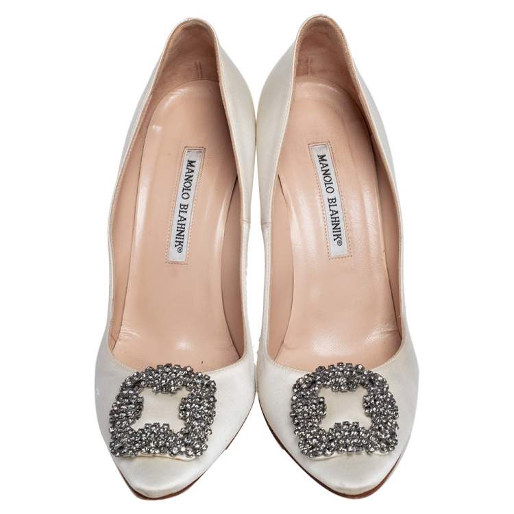 Pre Owned Manolo Blahnik Off White Satin Hangisi Pumps Size 39