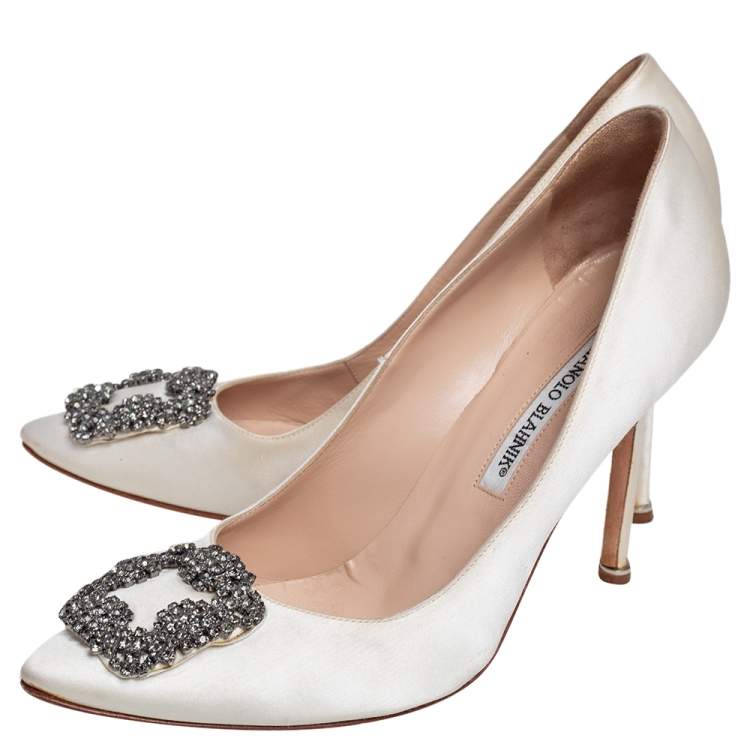 Pre Owned Manolo Blahnik Off White Satin Hangisi Pumps Size 39