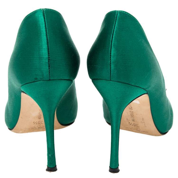 Pre Owned  Manolo Blahnik Green Satin Okkaava Emerald Pumps Size 36.5