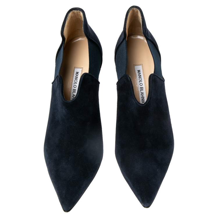 مملوكة مسبقًا Manolo Blahnik Navy Blue Suede Dildi Ankle  Boots Size 39