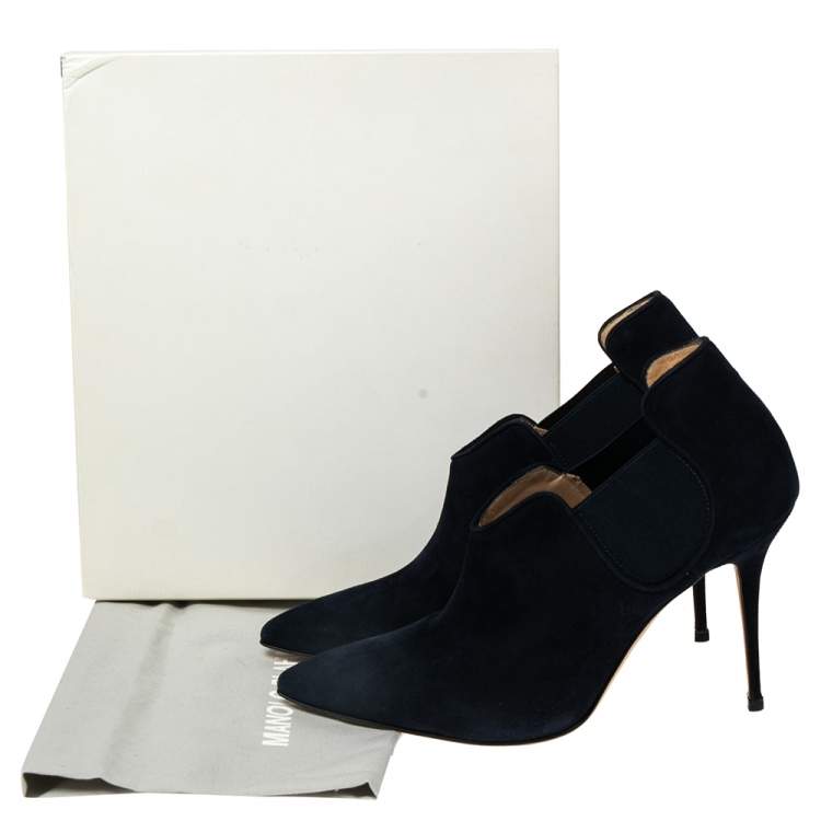 مملوكة مسبقًا Manolo Blahnik Navy Blue Suede Dildi Ankle  Boots Size 39