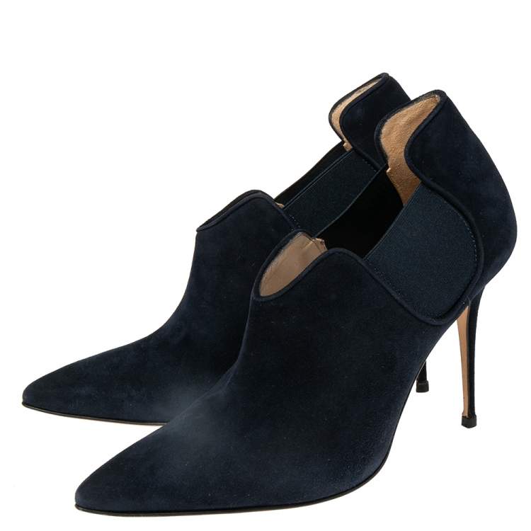 مملوكة مسبقًا Manolo Blahnik Navy Blue Suede Dildi Ankle  Boots Size 39