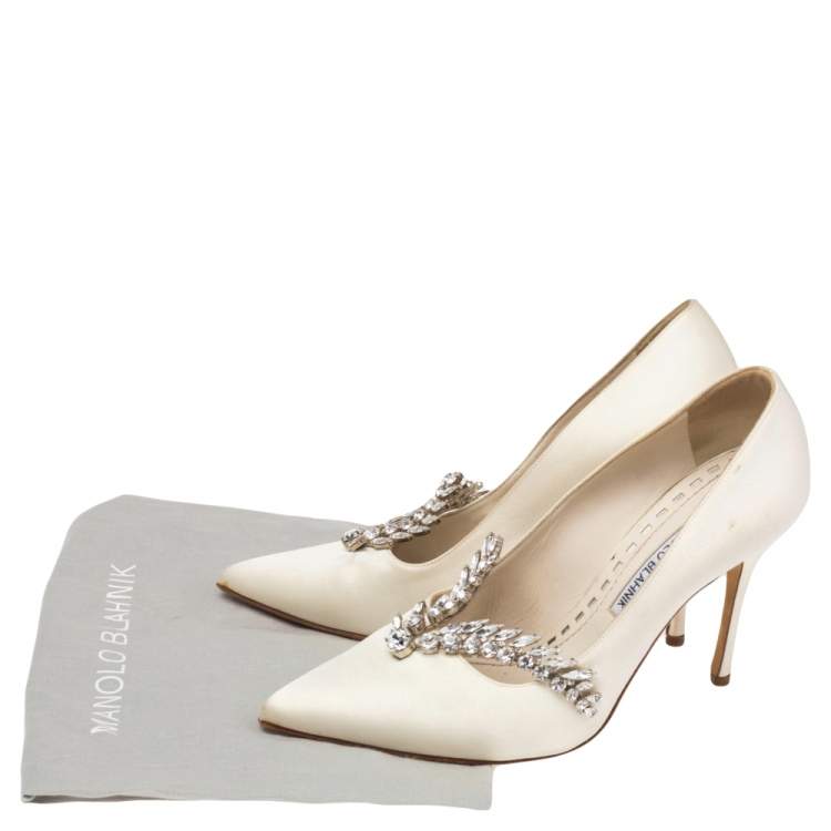 Pre Owned Manolo Blahnik Off White  Satin Nadira  Pumps Size 38