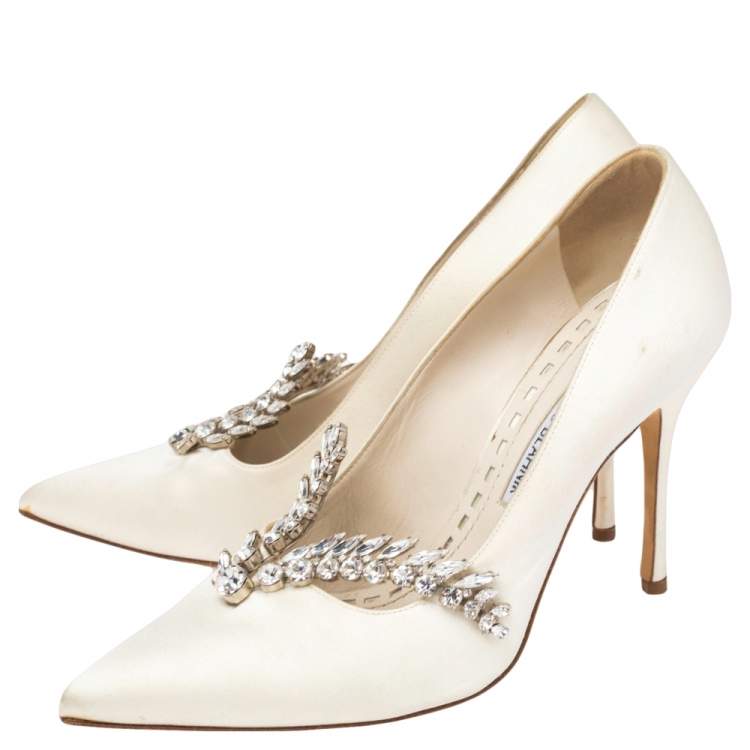Pre Owned Manolo Blahnik Off White  Satin Nadira  Pumps Size 38