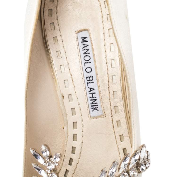 Pre Owned Manolo Blahnik Off White  Satin Nadira  Pumps Size 38