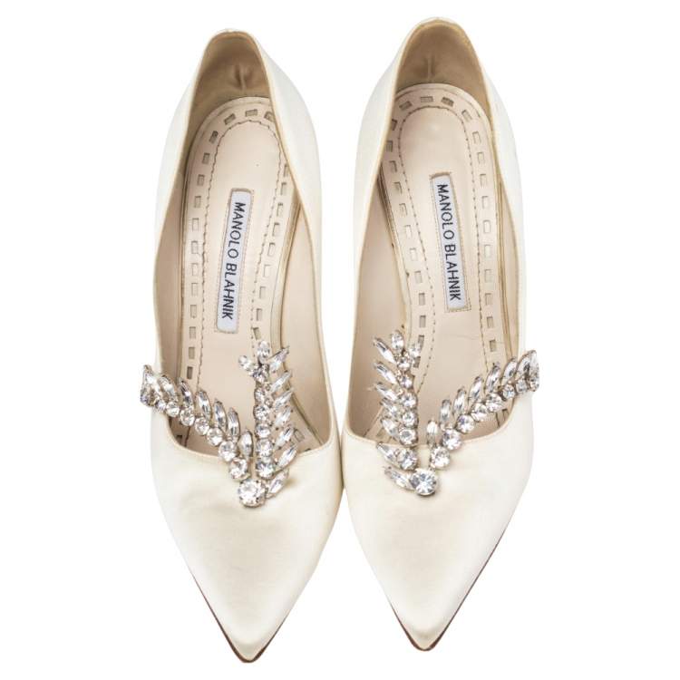 Pre Owned Manolo Blahnik Off White  Satin Nadira  Pumps Size 38