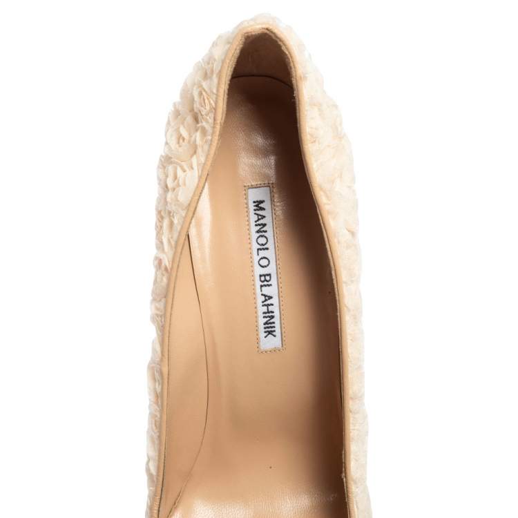 Pre Owned Manolo Blahnik Beige Floral Embellished Lace Pointed Toe Pumps Size 41
