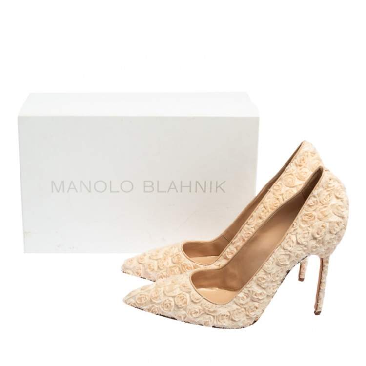 Pre Owned Manolo Blahnik Beige Floral Embellished Lace Pointed Toe Pumps Size 41