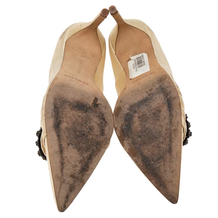Pre Owned Manolo Blahnik Beige Satin Crystal Embellished Pointed Toe Pumps Size 37