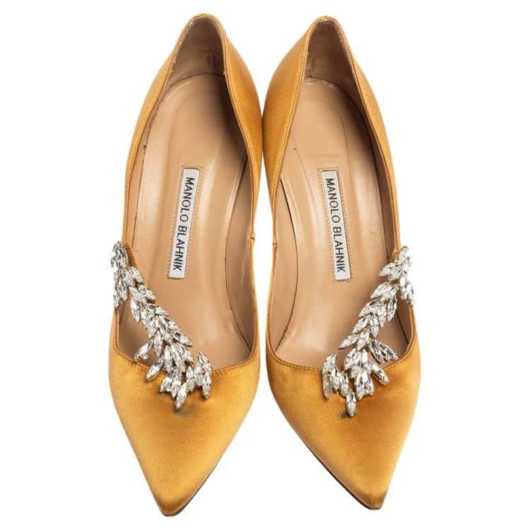 Pre Owned Manolo Blahnik Mustard Yellow Satin Nadira Crystal Embellished Pointed Toe Pumps Size 38.5