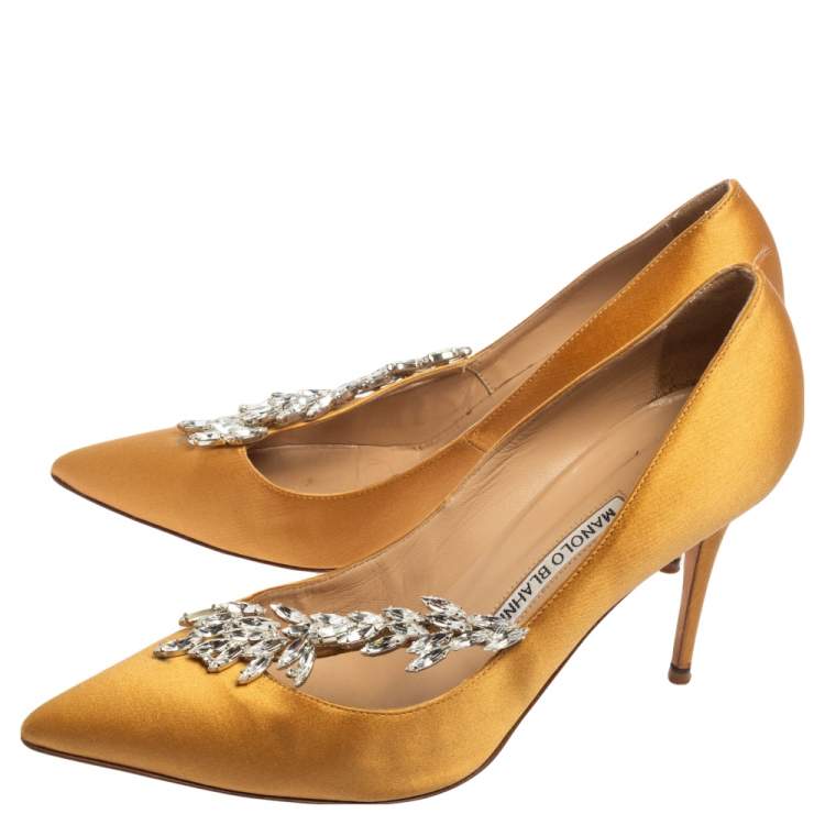 Pre Owned Manolo Blahnik Mustard Yellow Satin Nadira Crystal Embellished Pointed Toe Pumps Size 38.5