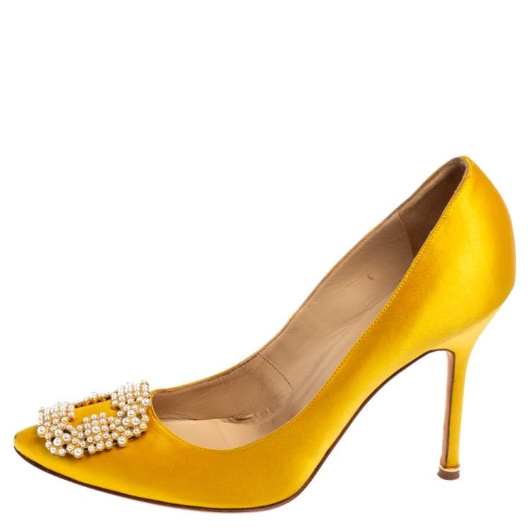 Pre Owned Manolo Blahnik Yellow Satin Hangisi Pearl Embellished Pumps Size 40