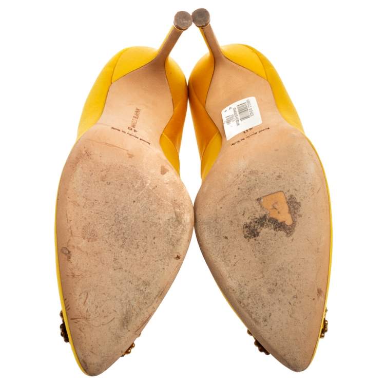 Pre Owned Manolo Blahnik Yellow Satin Hangisi Pearl Embellished Pumps Size 40