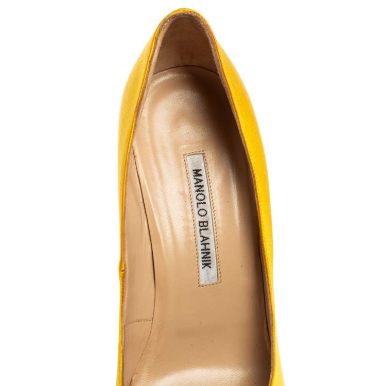 Pre Owned Manolo Blahnik Yellow Satin Hangisi Pearl Embellished Pumps Size 40